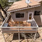 3 Wild Turkeys Family Friendly Home