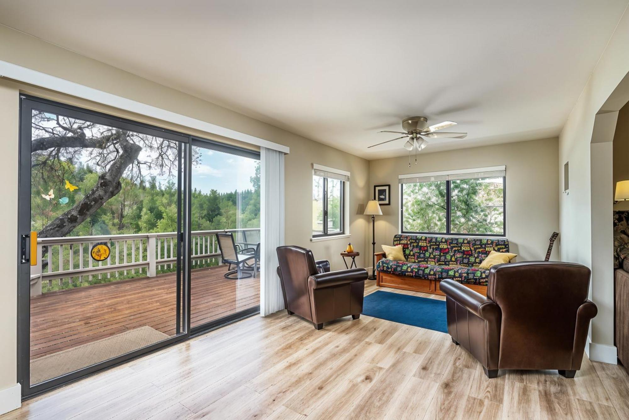 3 Wild Turkeys Family Friendly Holiday home